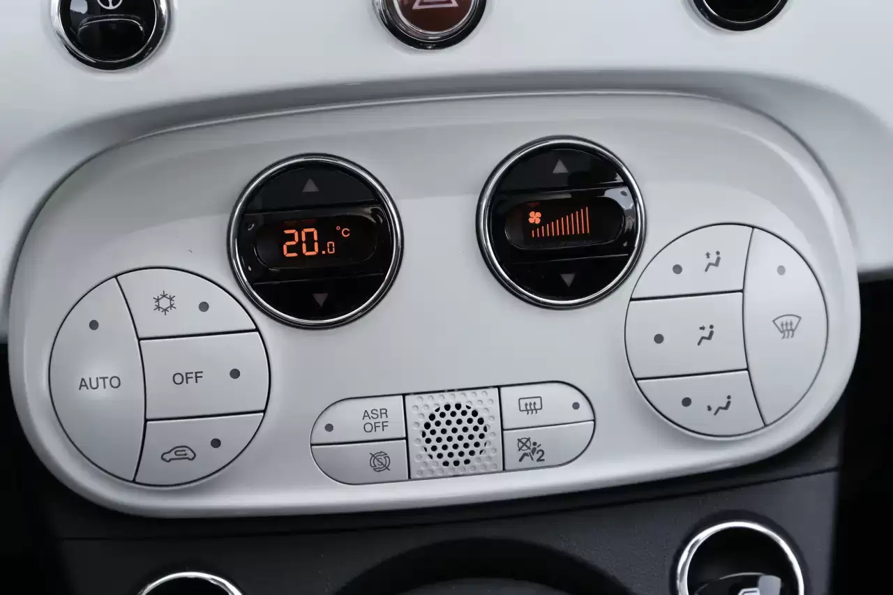 Fiat 500 1.0i MHEV CruiseC Pano Navi Garantie*