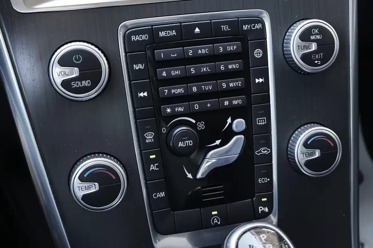 Volvo XC60 2.0 D3 CruiseC Camera Navi Leder Garantie*