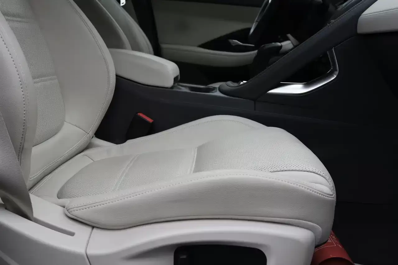 Jaguar E-Pace E-Pace 2.0 T AWD (EU6.2) Navi Elek. Z Garantie*