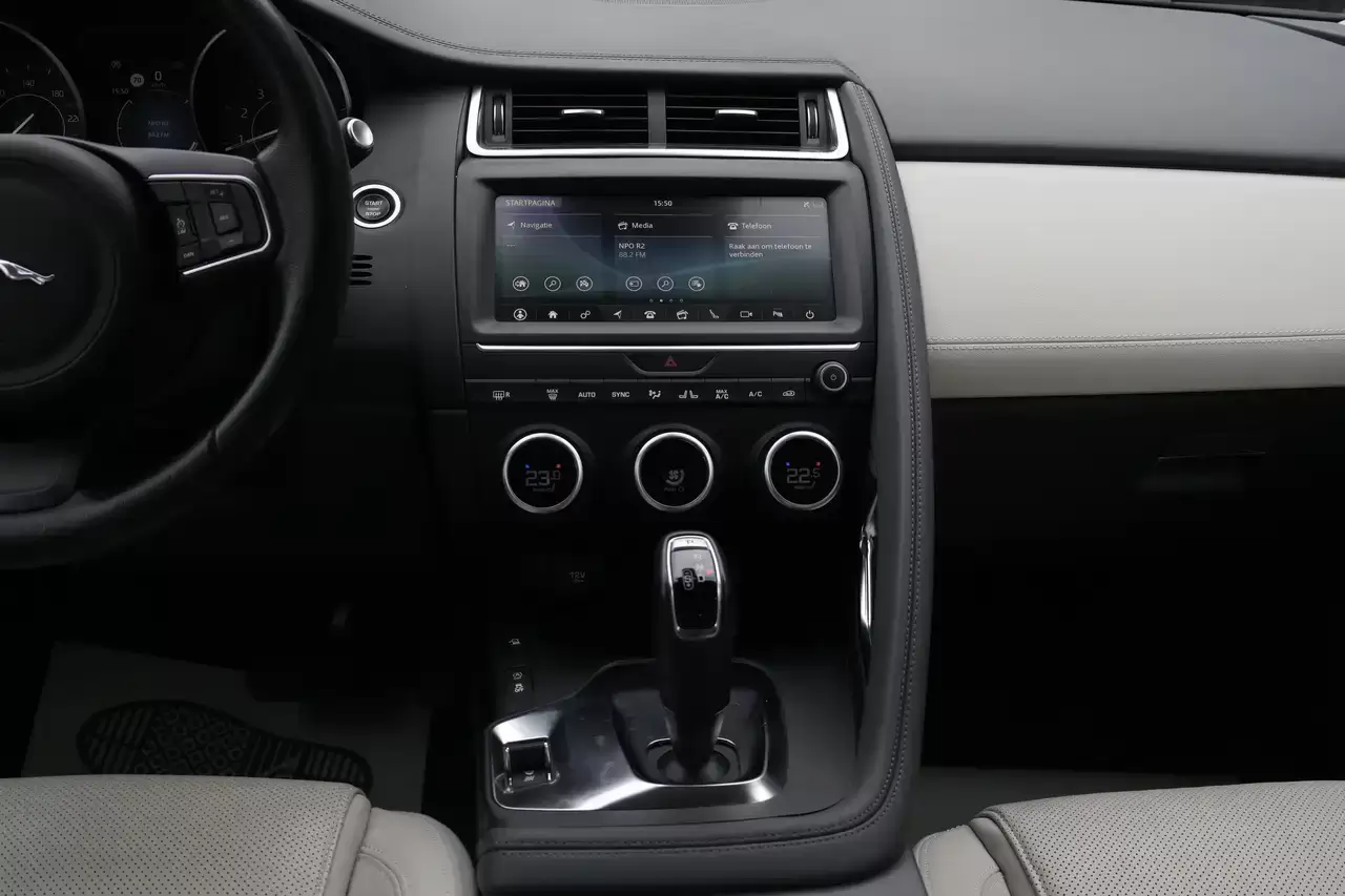 Jaguar E-Pace E-Pace 2.0 T AWD (EU6.2) Navi Elek. Z Garantie*