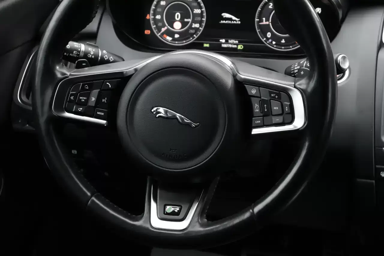 Jaguar E-Pace E-Pace 2.0 D AWD R-Dynamic BTW* Pano ACC Navi 12M*