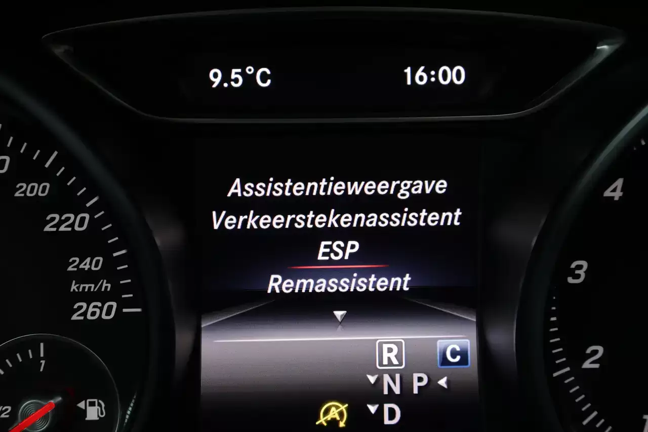 Mercedes-Benz GLA 200 Edition Pano 360° Navi ZetelV Leder Garantie*