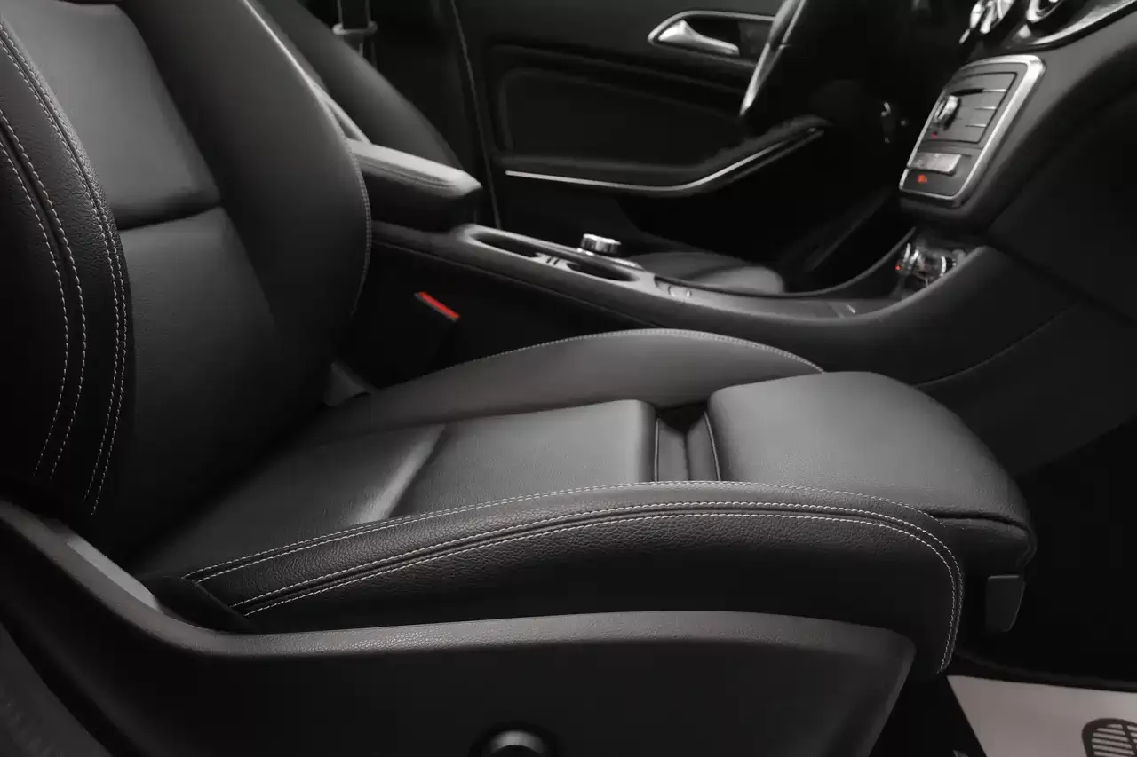 Mercedes-Benz GLA 200 Edition Pano 360° Navi ZetelV Leder Garantie*