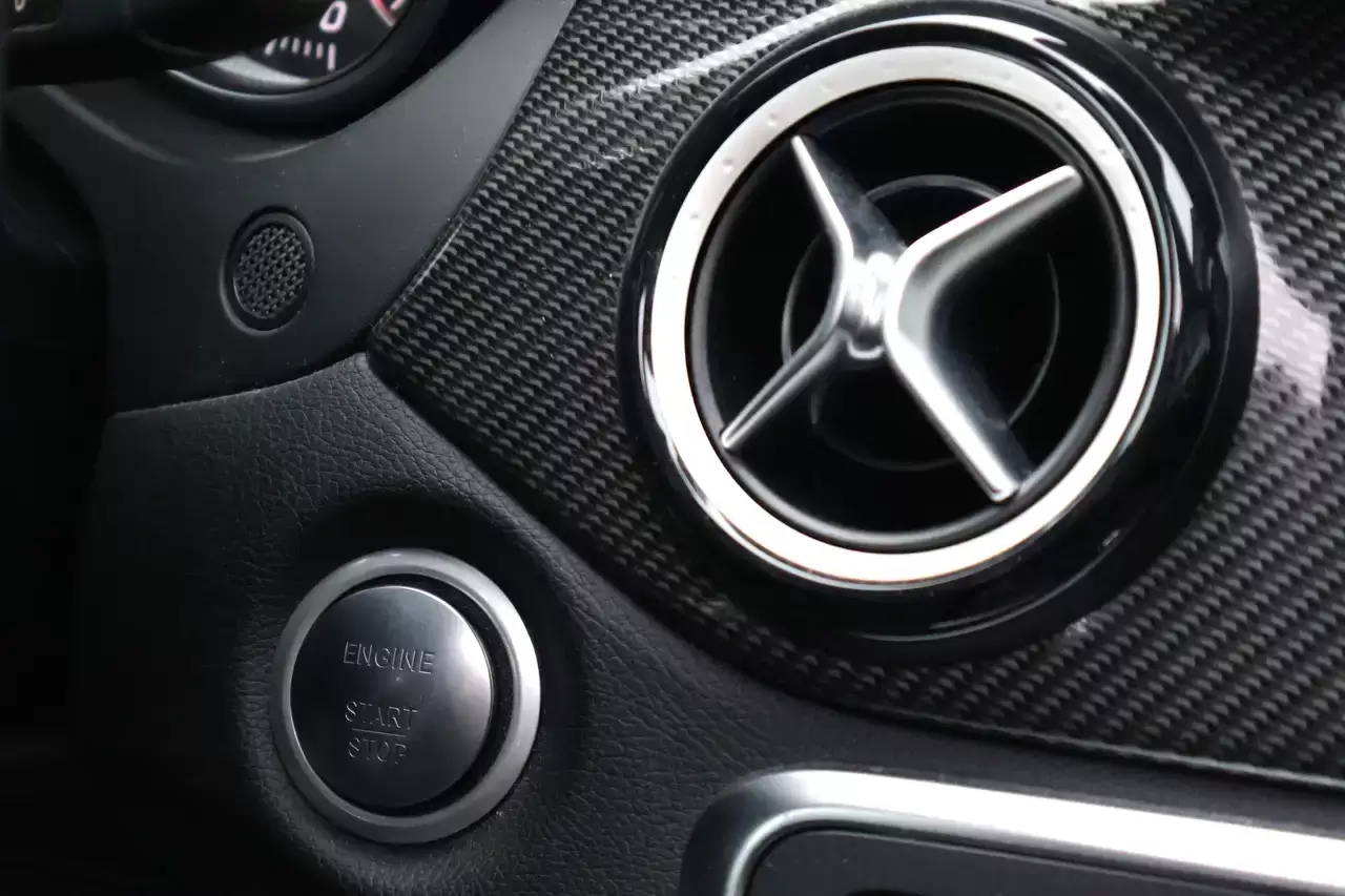 Mercedes-Benz GLA 200 Edition Pano 360° Navi ZetelV Leder Garantie*