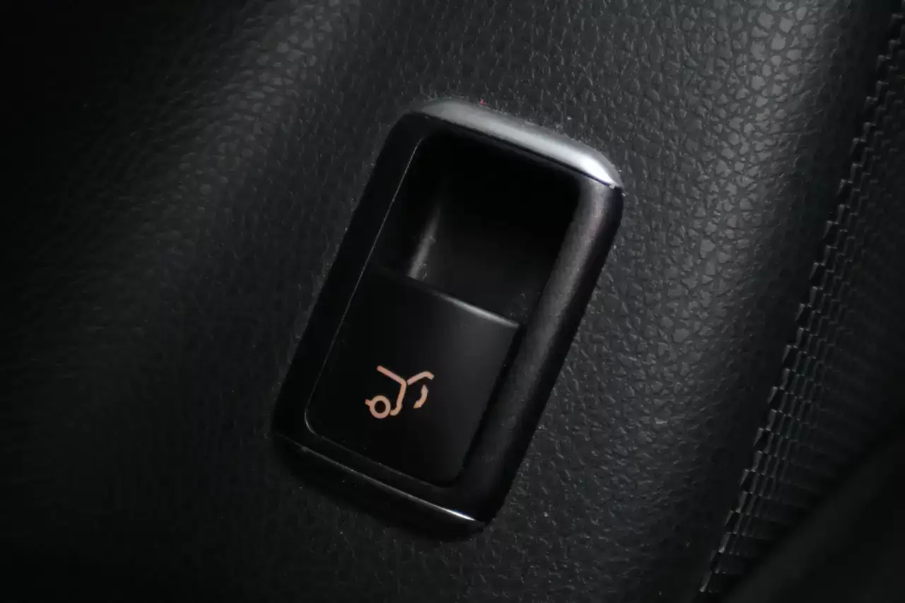 Mercedes-Benz GLA 200 Edition Pano 360° Navi ZetelV Leder Garantie*