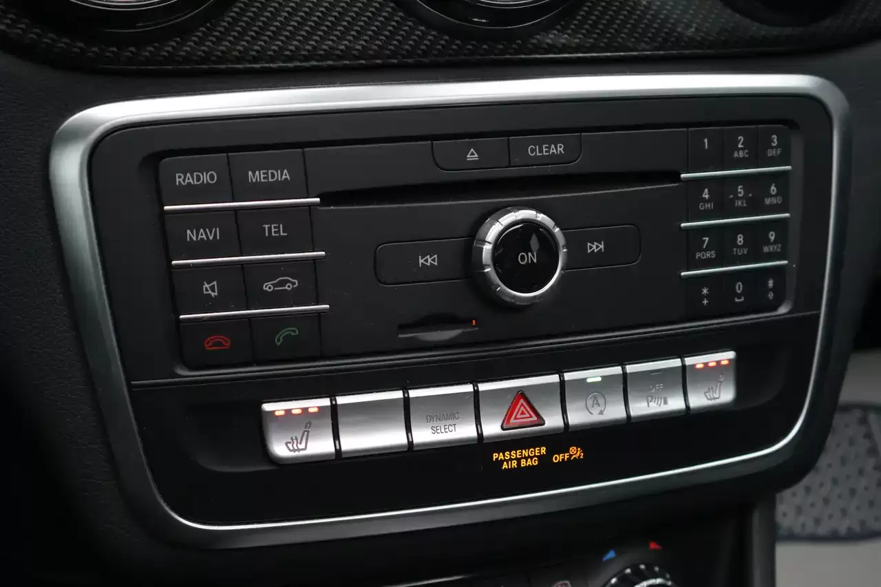 Mercedes-Benz GLA 200 Edition Pano 360° Navi ZetelV Leder Garantie*