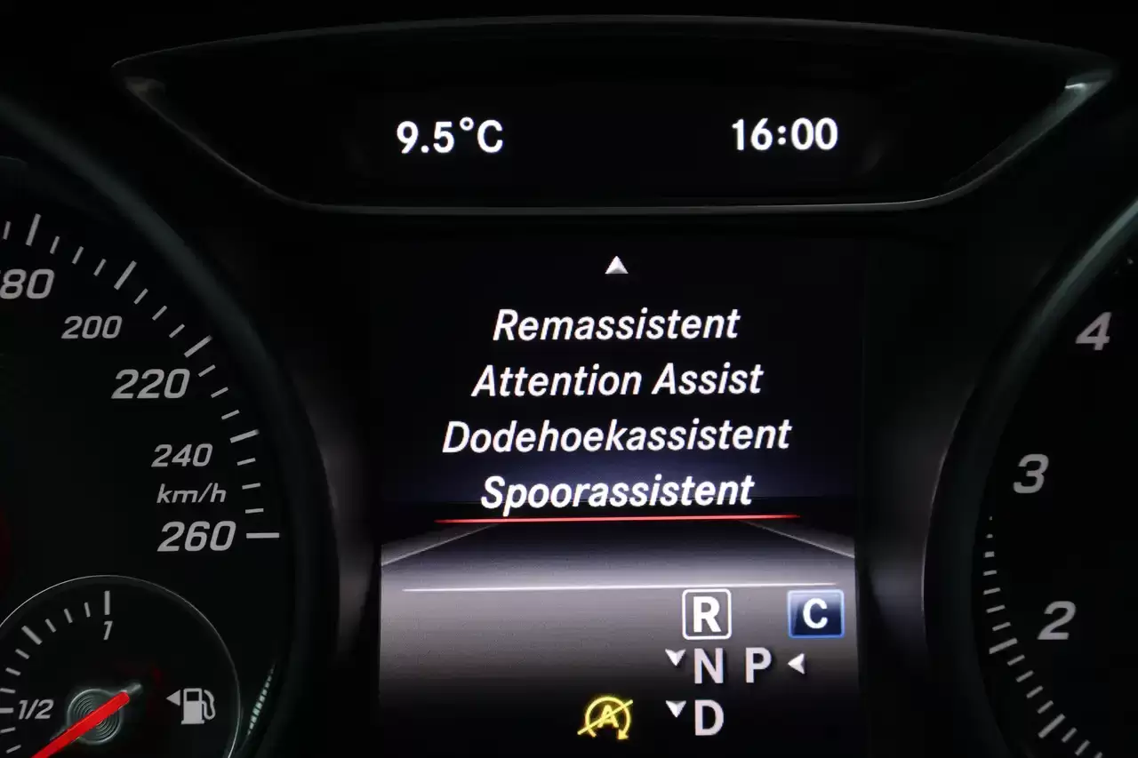 Mercedes-Benz GLA 200 Edition Pano 360° Navi ZetelV Leder Garantie*