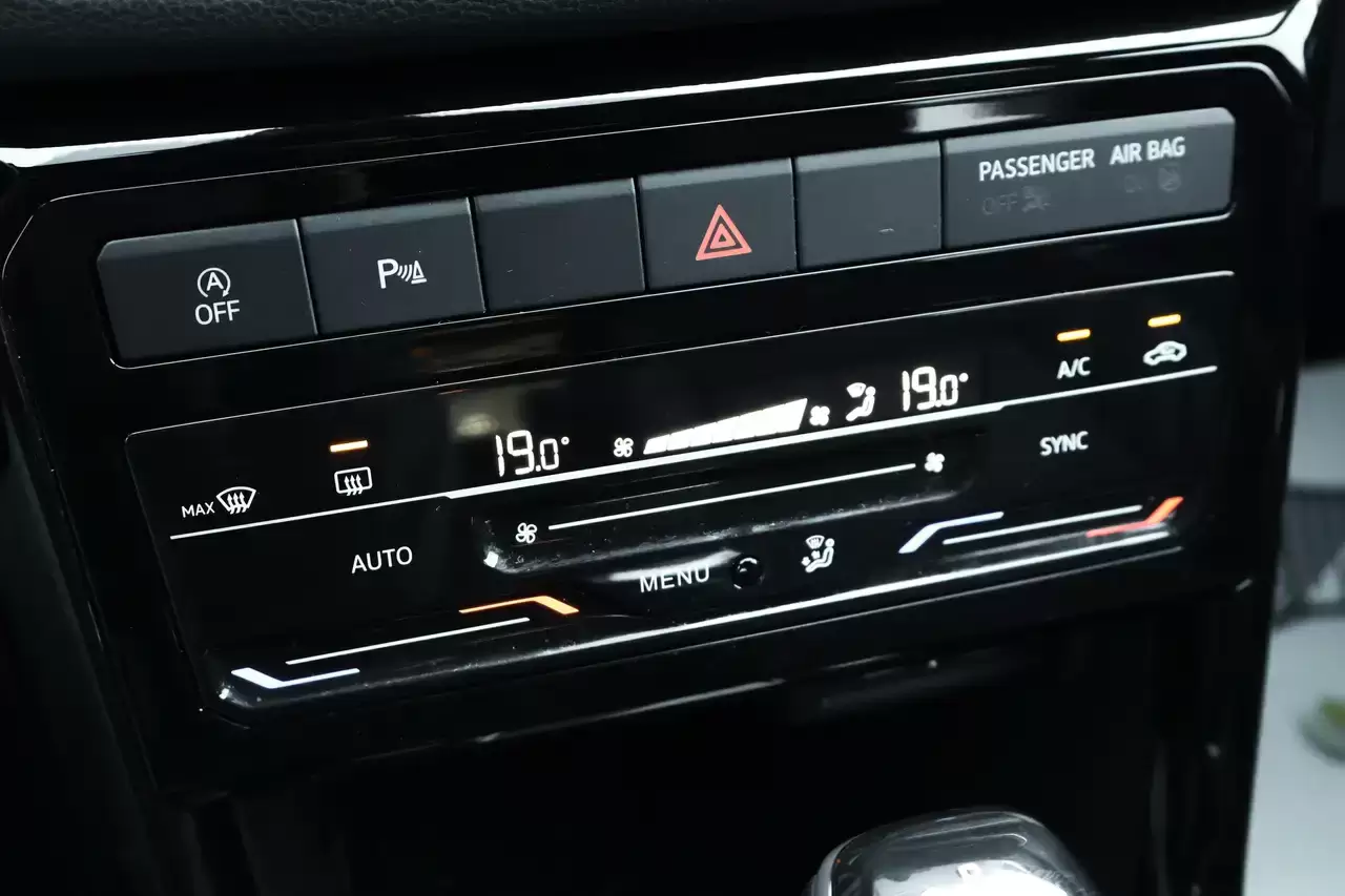 Volkswagen T-Cross T-Cross 1.0 TSI R-Line Carplay Camera ACC Garantie*