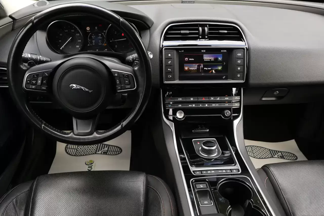 Jaguar XE XE 2.0 D Prestige LijnA Keyless LED Cam Garantie *