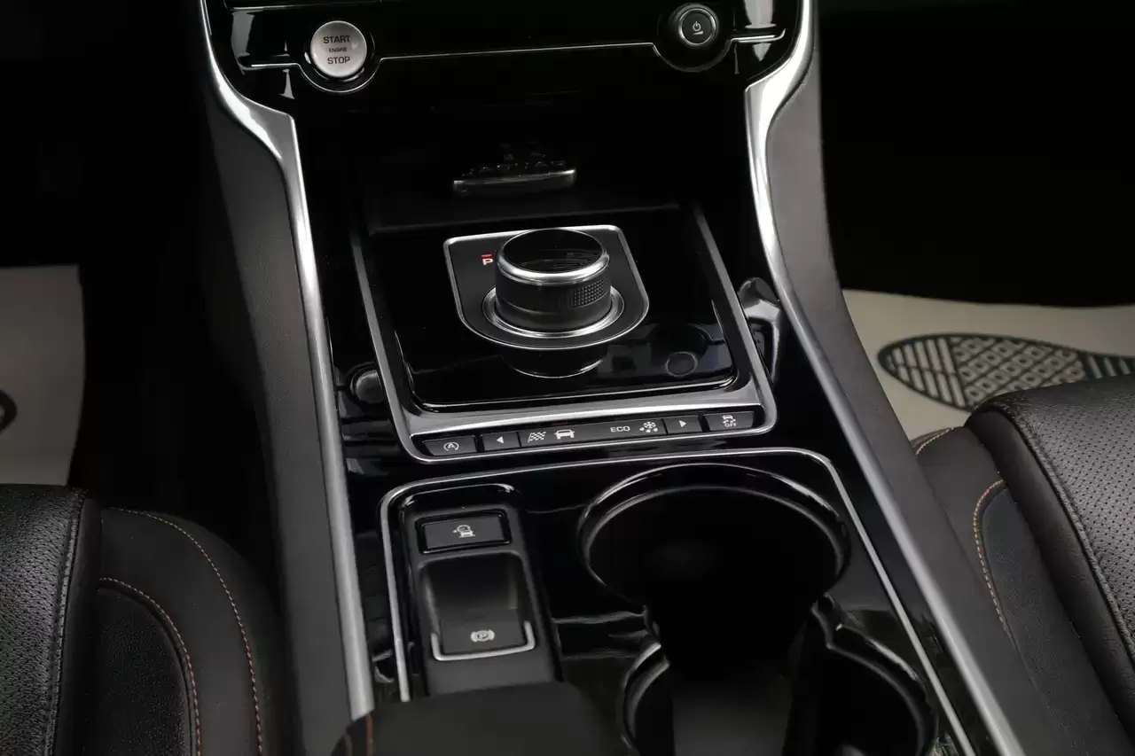 Jaguar XE XE 2.0 D Prestige LijnA Keyless LED Cam Garantie *