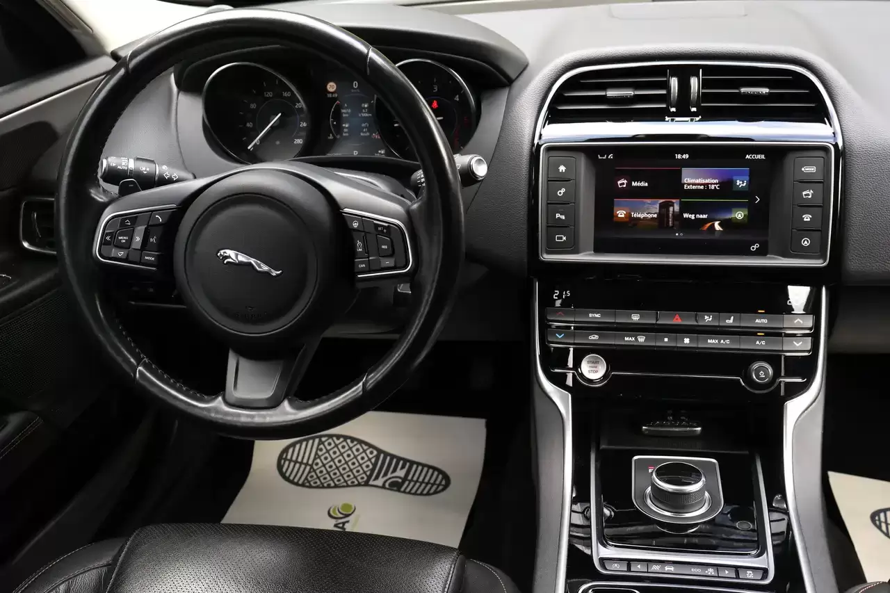 Jaguar XE XE 2.0 D Prestige LijnA Keyless LED Cam Garantie *