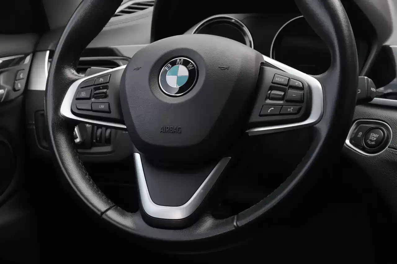 BMW X1 X1 1.5iA sDrive18 LED Camera Navi Cruise Garantie *