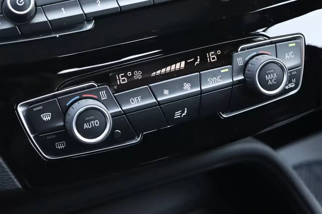 BMW X1 1.5iA sDrive18 OPF Navi Pano ACC Momory Garantie*