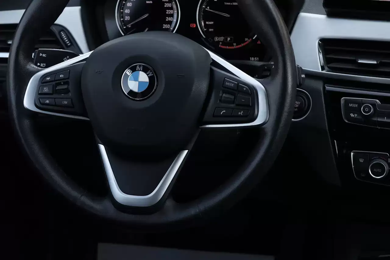 BMW X1 1.5iA sDrive18 OPF Navi Pano ACC Momory Garantie*