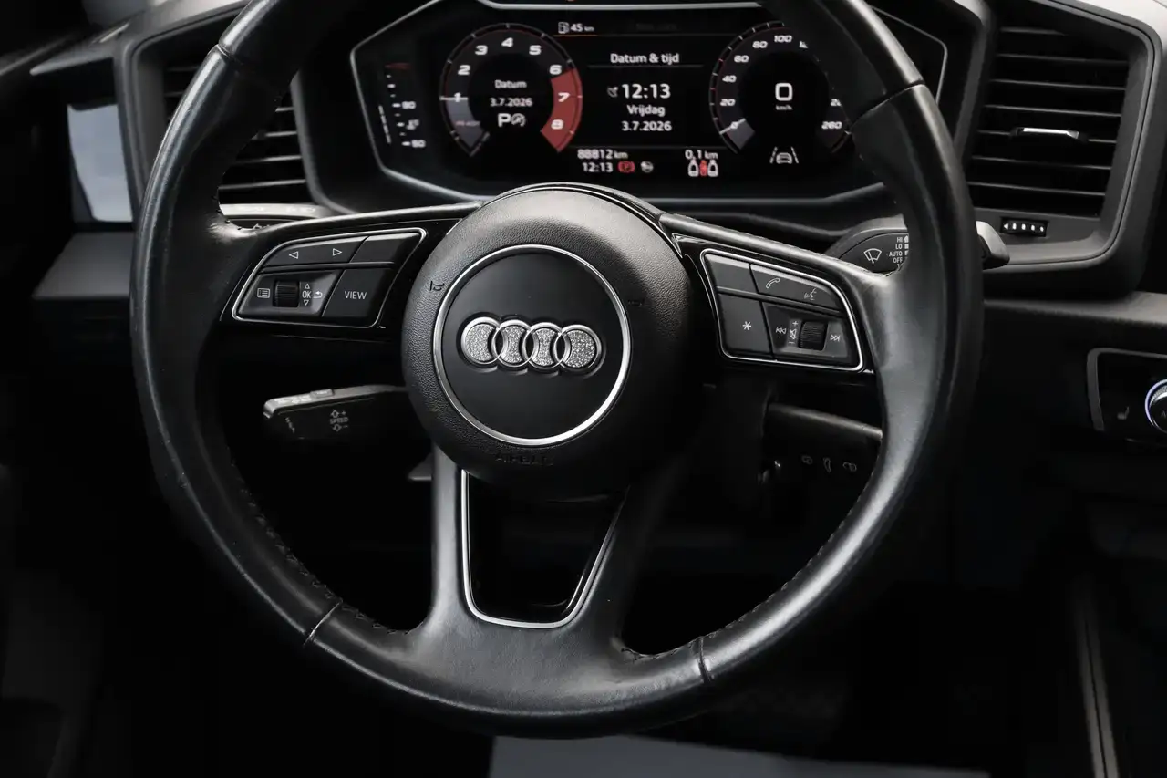 Audi A1 A1 30 TFSI S tronic Navi CruiseC ZetelV Garantie*
