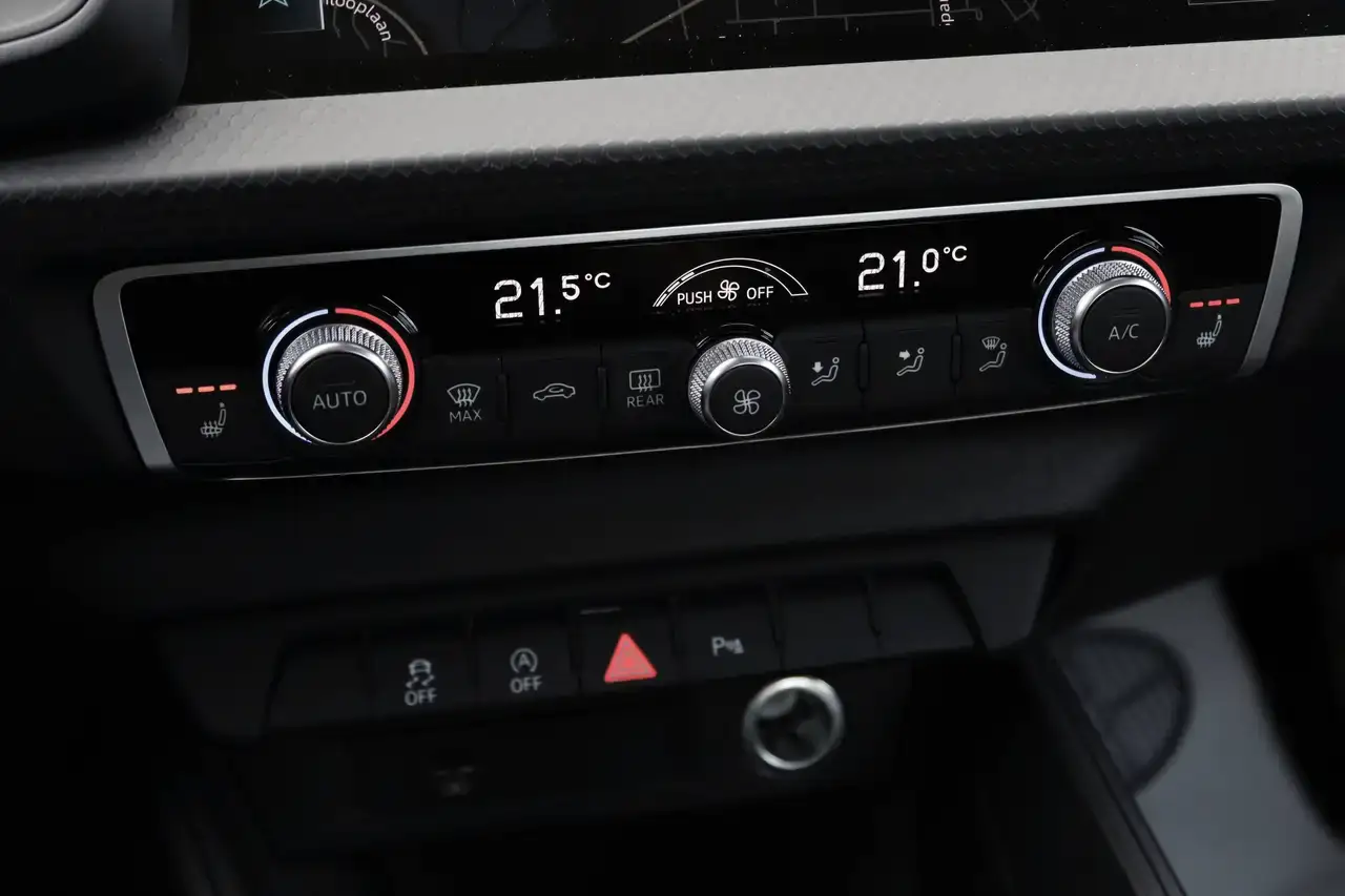 Audi A1 A1 30 TFSI S tronic Navi CruiseC ZetelV Garantie*