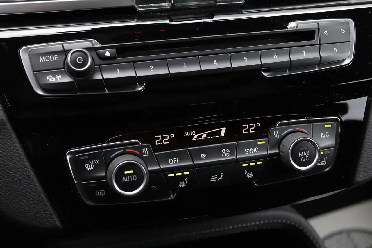 BMW X2 X2 2.0iA sDrive20 OPF M-Pack Pano Navi ZetelV Garantie*