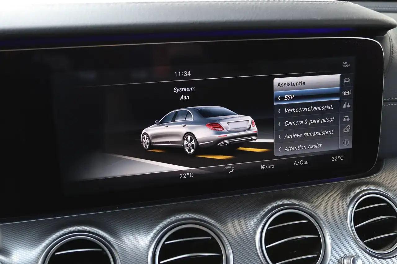 Mercedes-Benz E 220 E 220 d AMG-Pack Open Dak CruiseC TrekH Garantie*