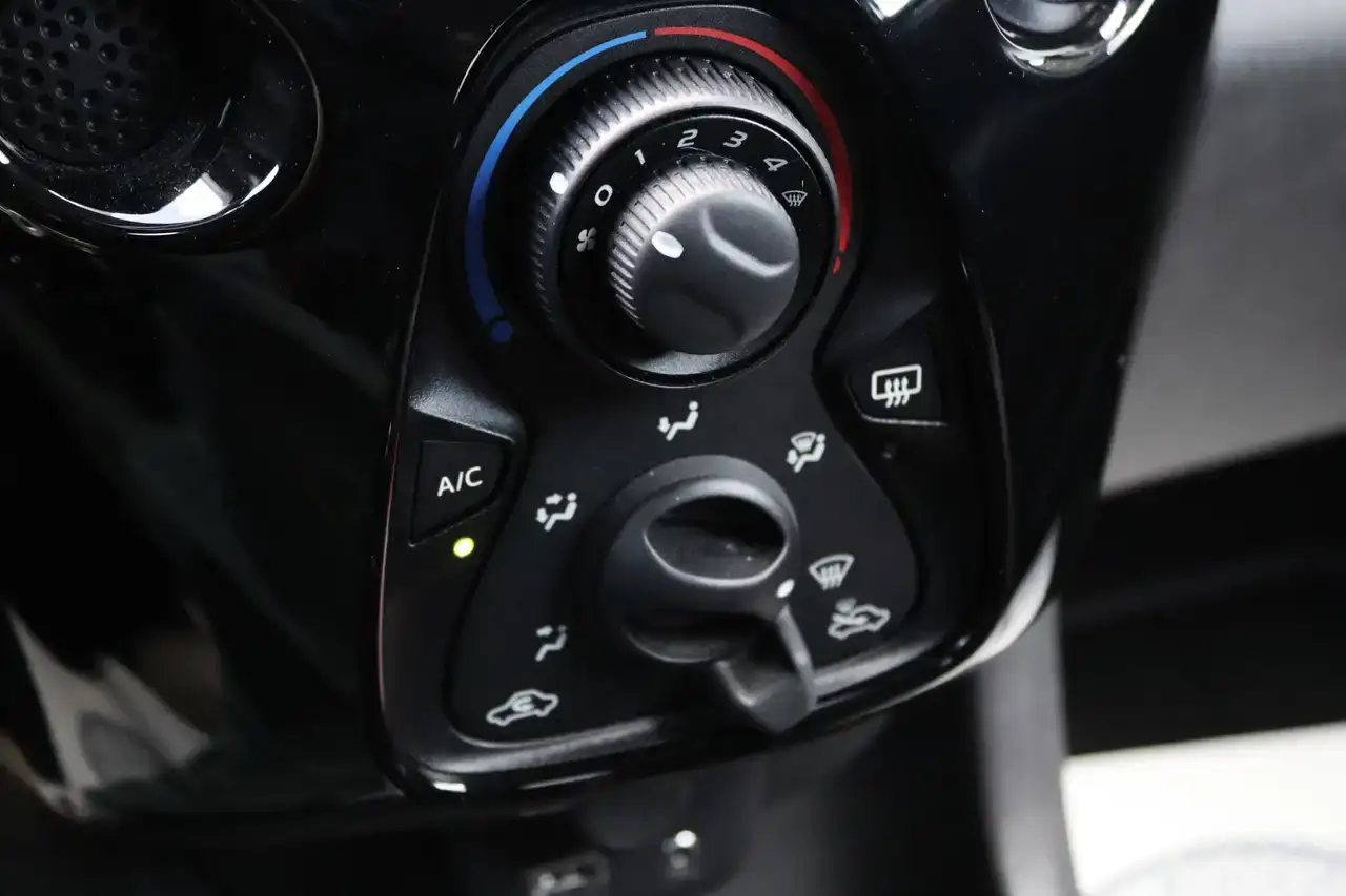 Peugeot 108 108 1.0 VTi Style ETG (EU6.2) Airco Garantie*