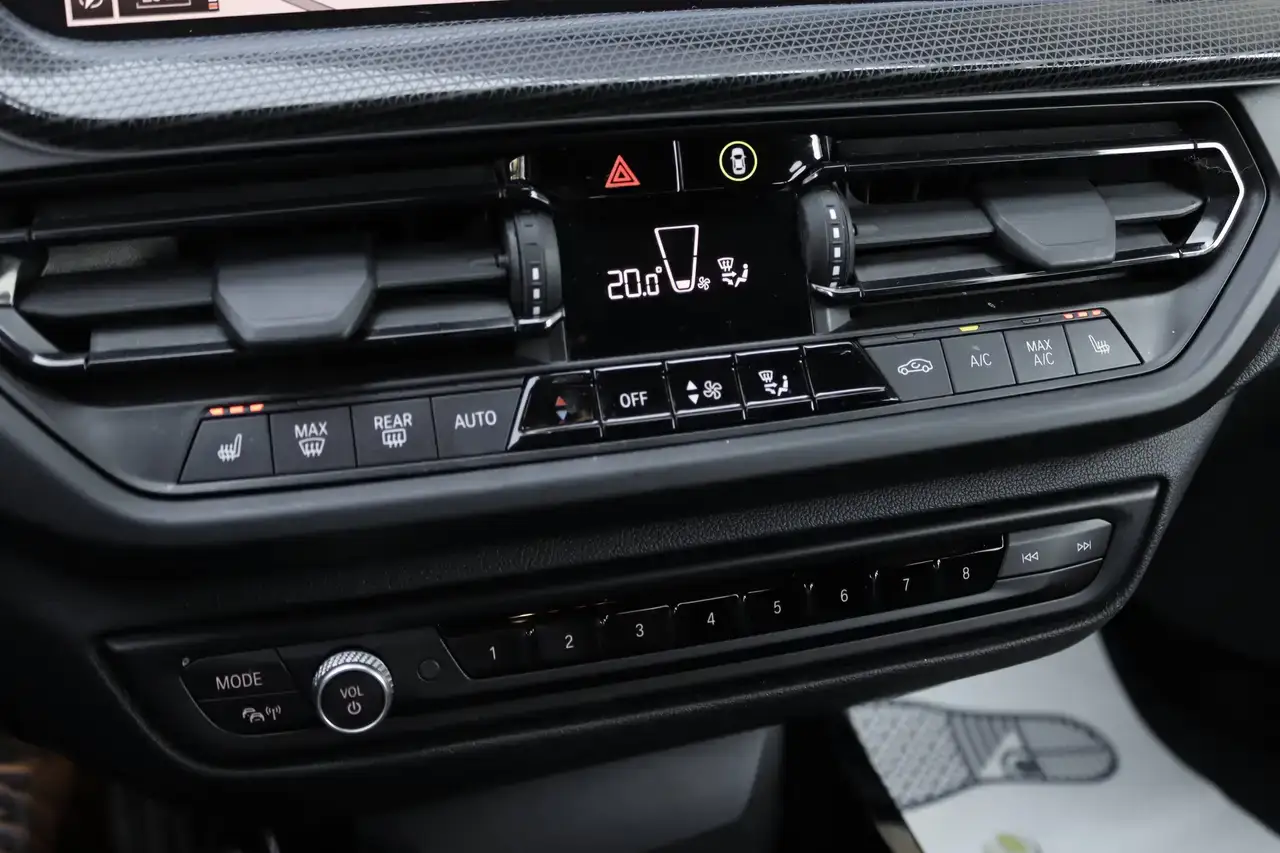 BMW 116 116iA OPF M-Pack Navi CruiseC Leder Garantie*
