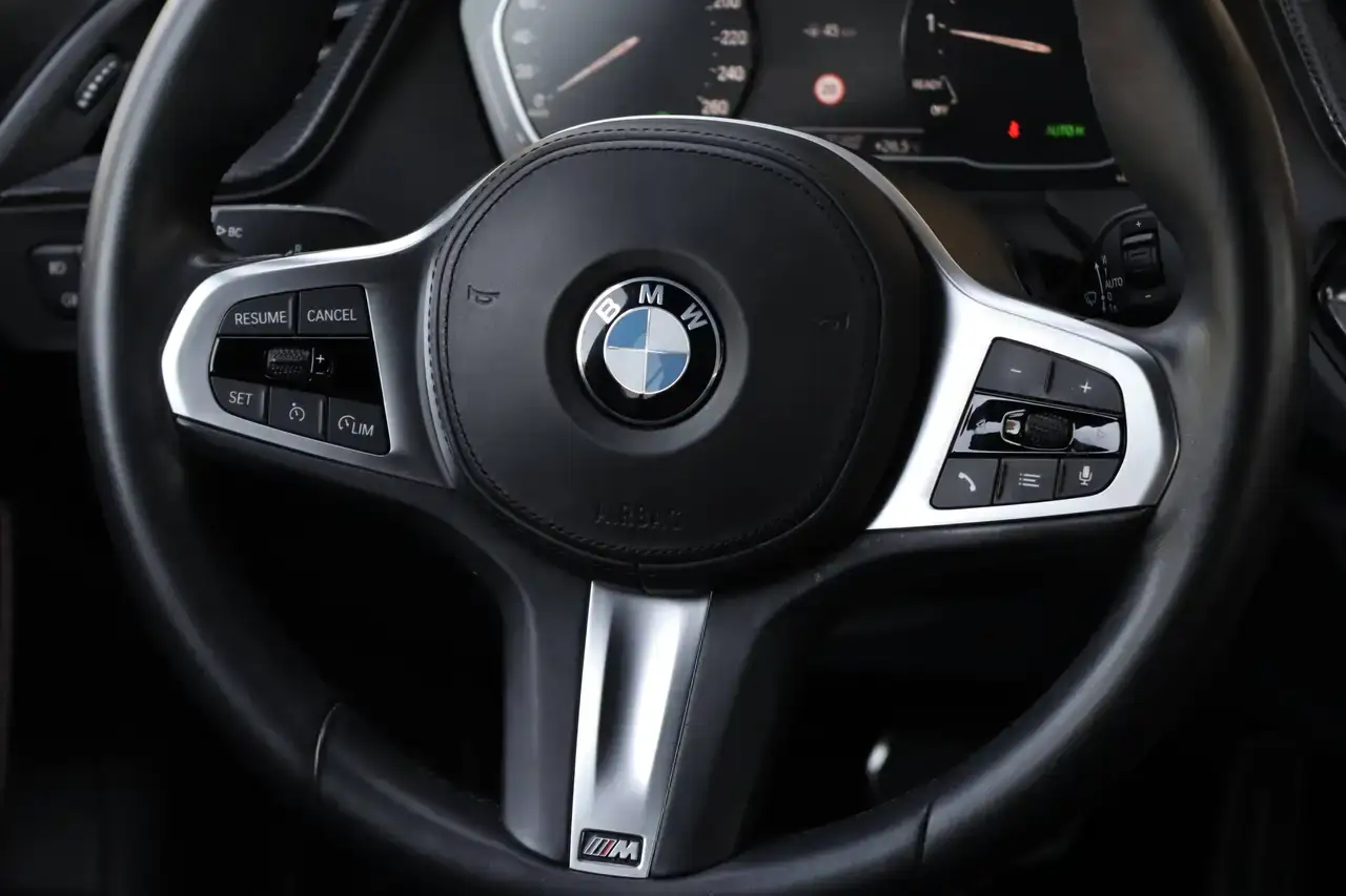 BMW 116 116iA OPF M-Pack Navi CruiseC Leder Garantie*