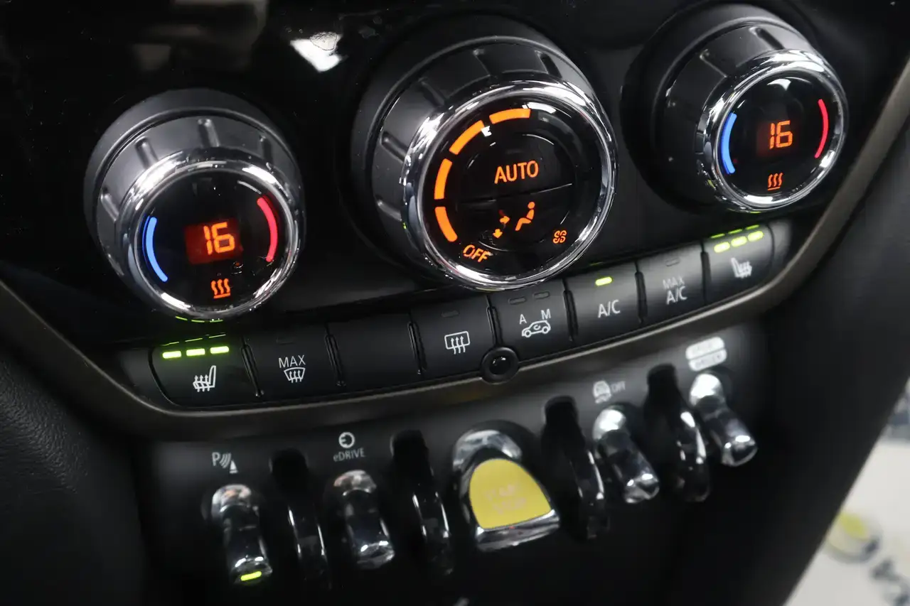 MINI Cooper SE Countryman 1.5A PHEV Cooper SE ALL4 BTW* Pano Leder Head-Up Garantie*