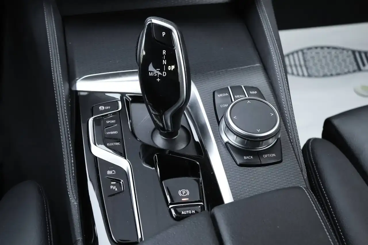 BMW 530 Touring 530eAS PHEV M-Pack BTW* Pano LED Garantie*