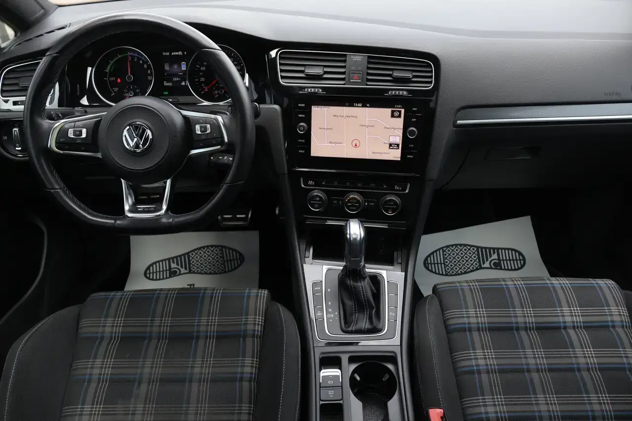 Volkswagen Golf Golf GTE 1.4 TSI Plug-In Hybrid DSG Pano ACC Garantie*