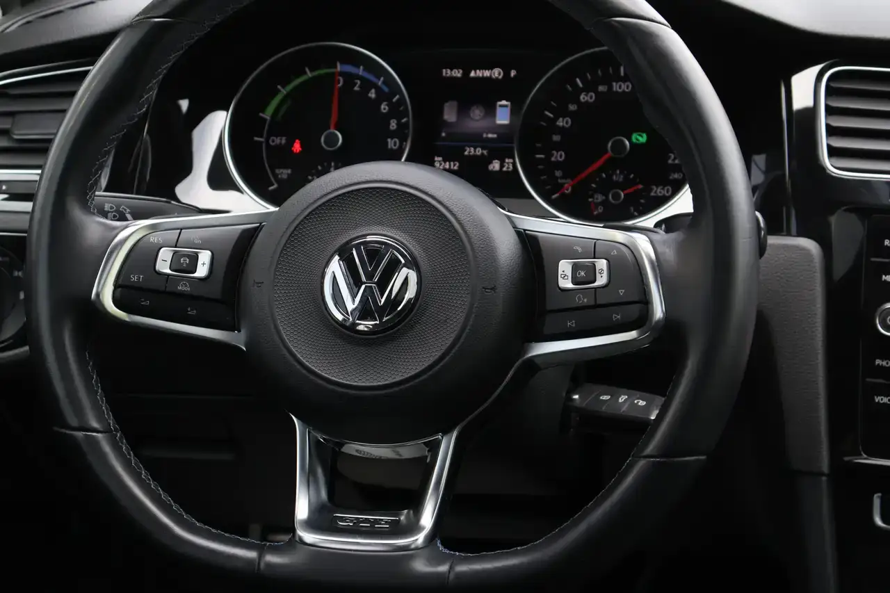Volkswagen Golf Golf GTE 1.4 TSI Plug-In Hybrid DSG Pano ACC Garantie*