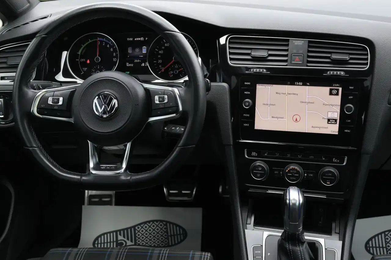 Volkswagen Golf Golf GTE 1.4 TSI Plug-In Hybrid DSG Pano ACC Garantie*