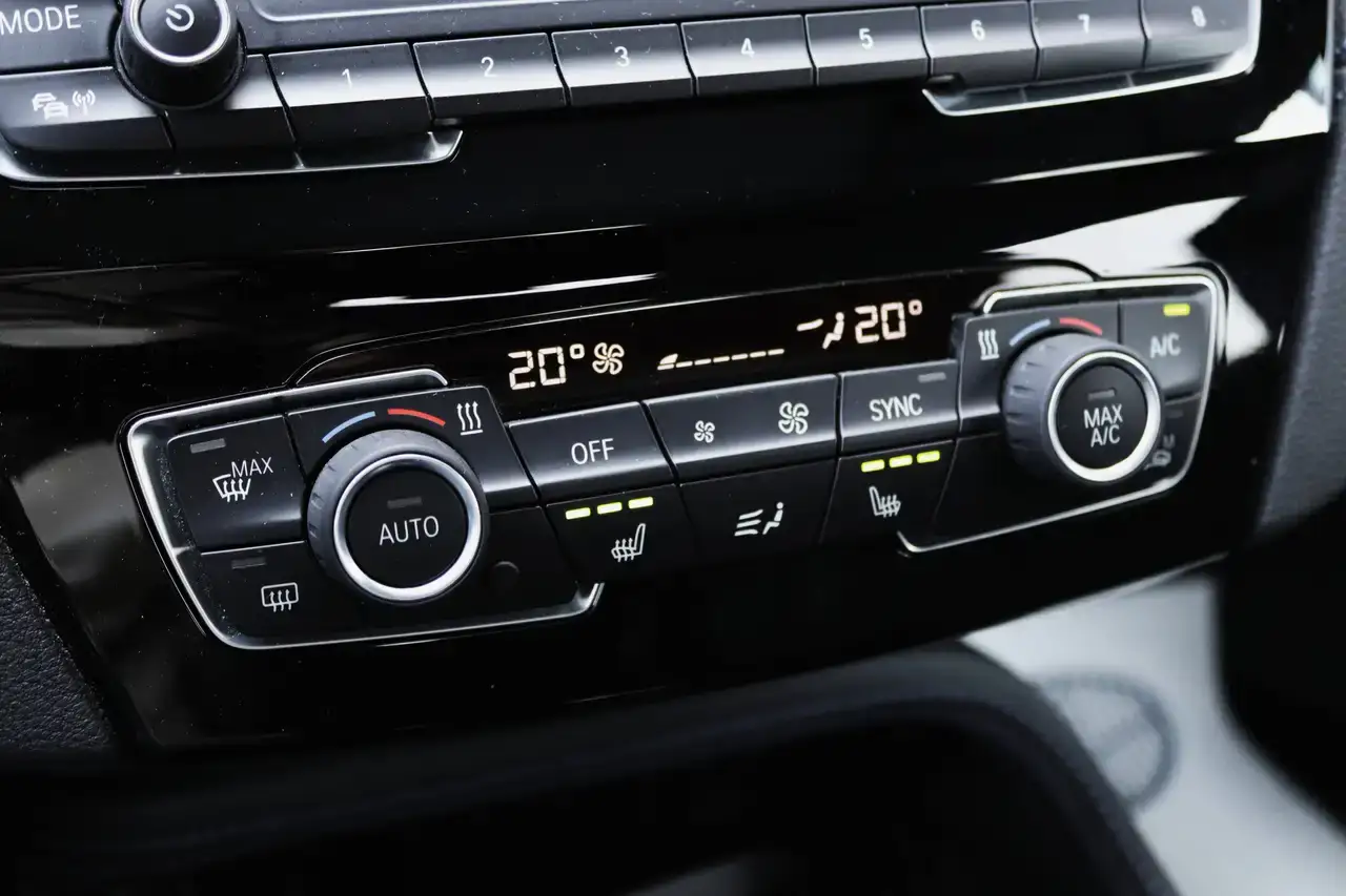 BMW X2 X2 2.0iA sDrive20 OPF M-Pack Pano Navi ZetelV Garantie*