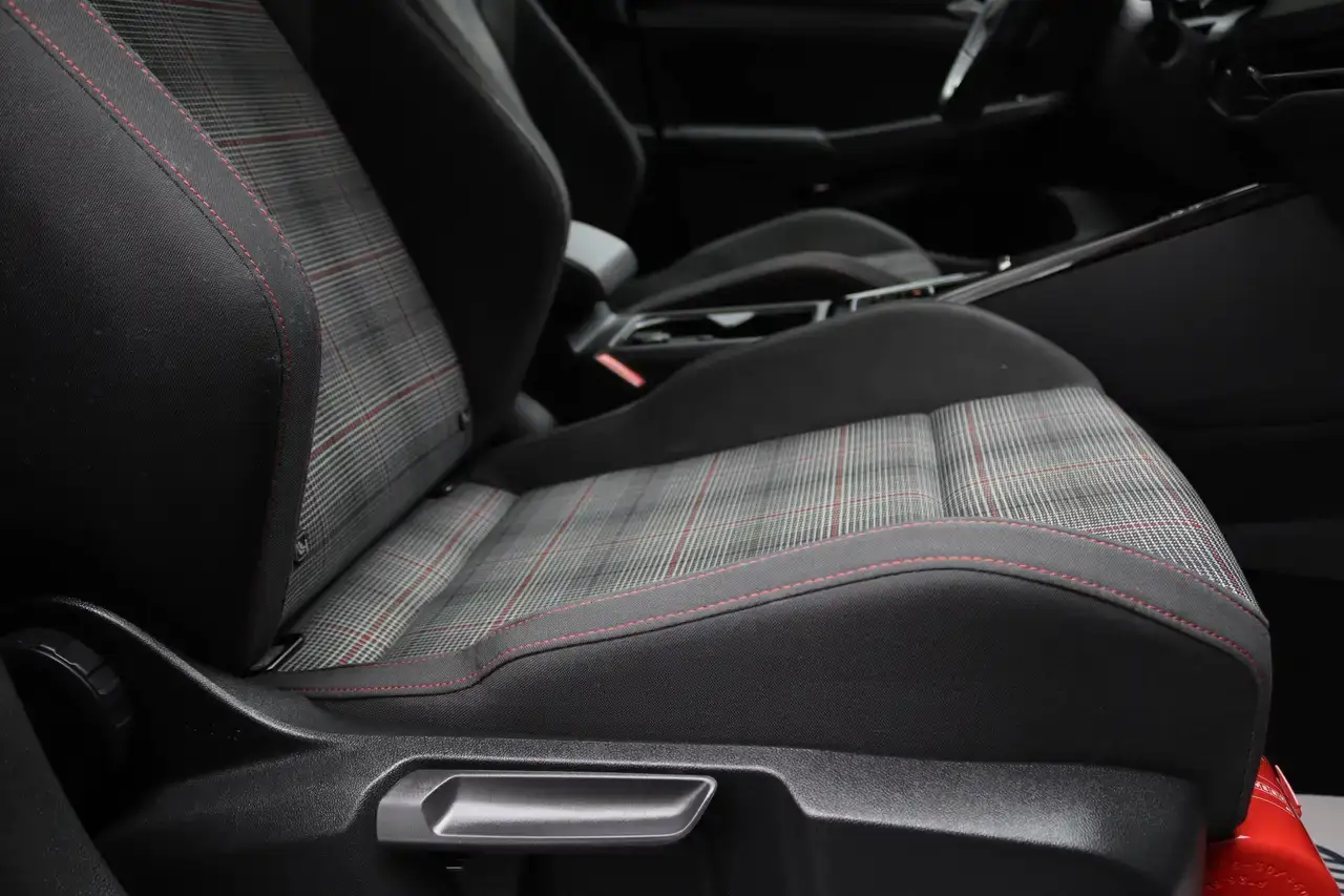 Volkswagen Golf GTI Golf GTI 2.0 TSI DSG Pano Navi 360° DodeH Garantie*