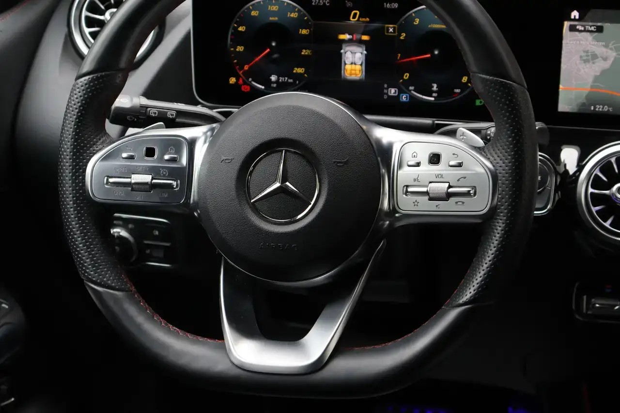 Mercedes-Benz B 180 B 180 AMG-Line Pano CruiseC CarPlay Memory Garantie*