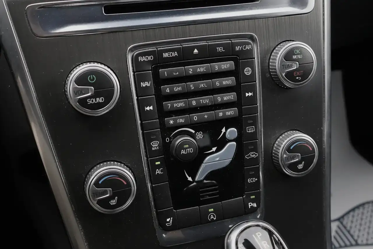 Volvo XC60 XC60 2.0 D3 Kinetic Geartronic Memory Garantie*
