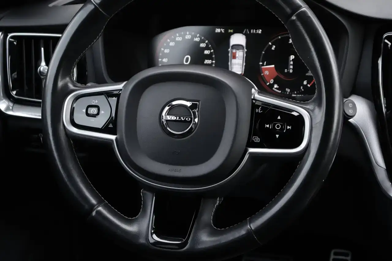 Volvo V60 2.0 D3 R-Design Geartronic CruiseC Keyless Garantie*