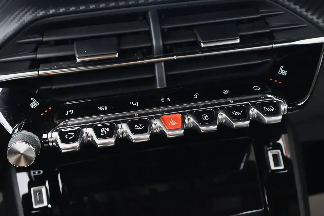 Peugeot 208 208 1.2i PureTech GT DodeH LijnA Carplay Garantie*