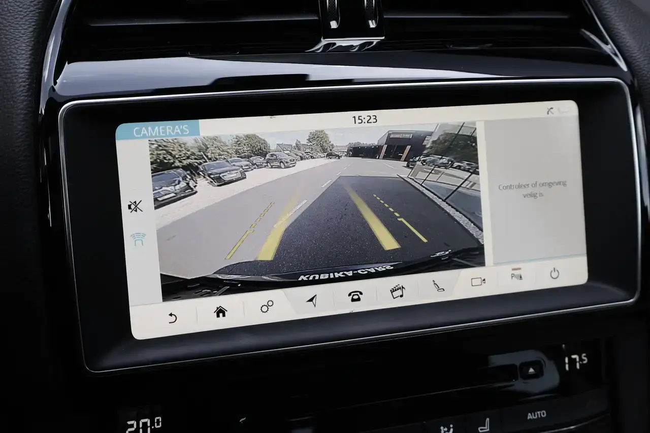 Jaguar F-Pace F-Pace 2.0 D AWD Pano CruiseC CarPlay MERIDIAN Garantie*