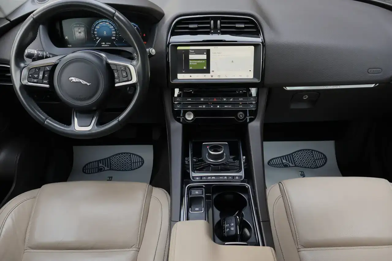 Jaguar F-Pace F-Pace 2.0 D AWD Pano CruiseC CarPlay MERIDIAN Garantie*