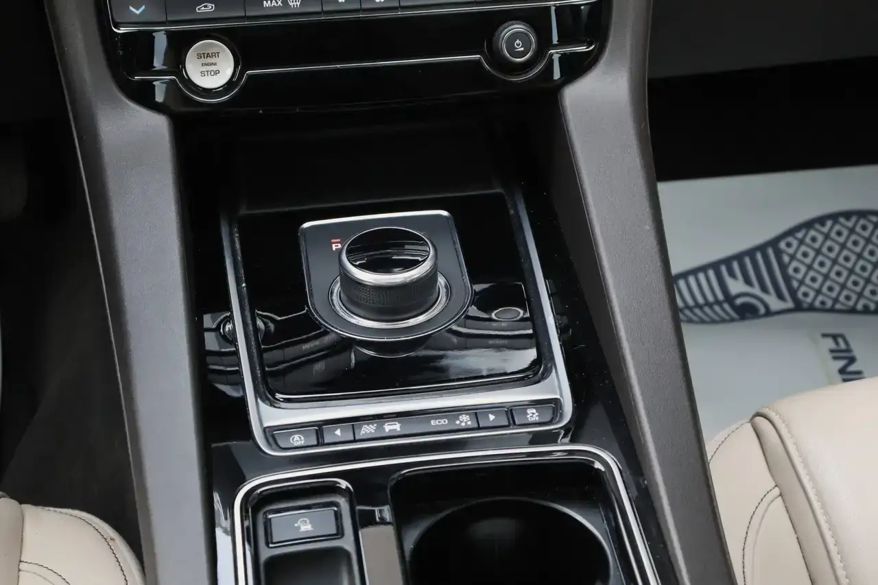 Jaguar F-Pace F-Pace 2.0 D AWD Pano CruiseC CarPlay MERIDIAN Garantie*