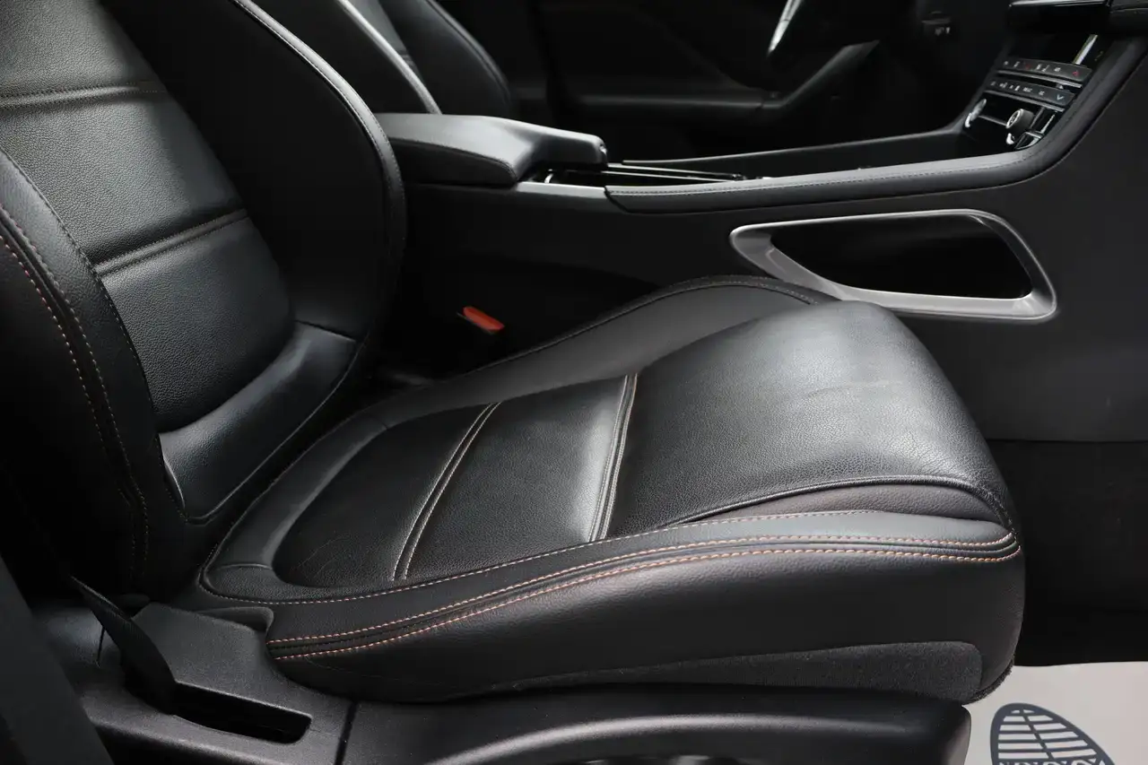 Jaguar F-Pace 2.0 T AWD Carplay Pano Leder Trekhaak Garantie*