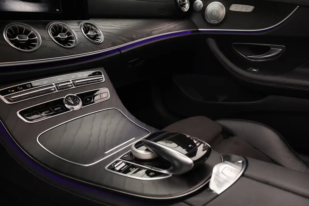 Mercedes-Benz E 200 CABRIOLET E 200 AMG-Line CruiseC ZetelV Garantie*