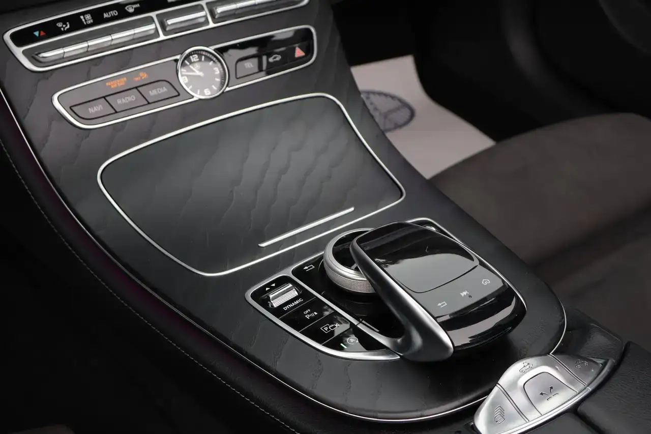 Mercedes-Benz E 200 CABRIOLET E 200 AMG-Line CruiseC ZetelV Garantie*