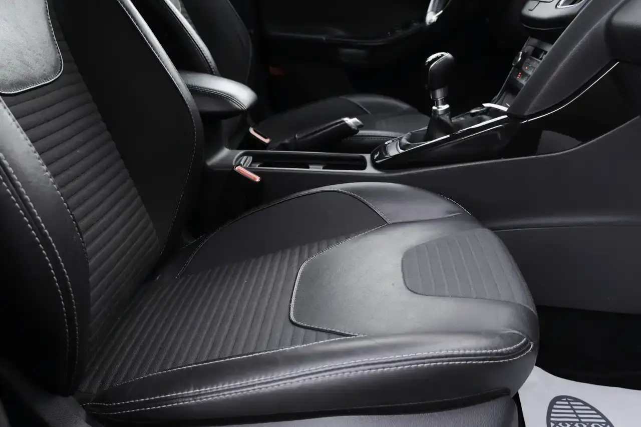 Ford Focus Focus 1.0 EcoBoost Sport Pakket Navi CruiseC 12M*