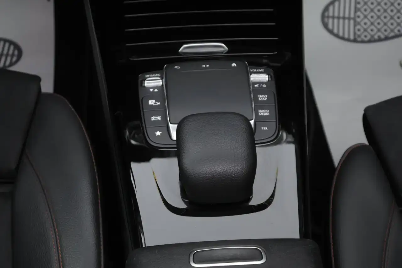 Mercedes-Benz A 180 A 180 d AMG Pakket Memory LED Ambiance PANO Garantie *