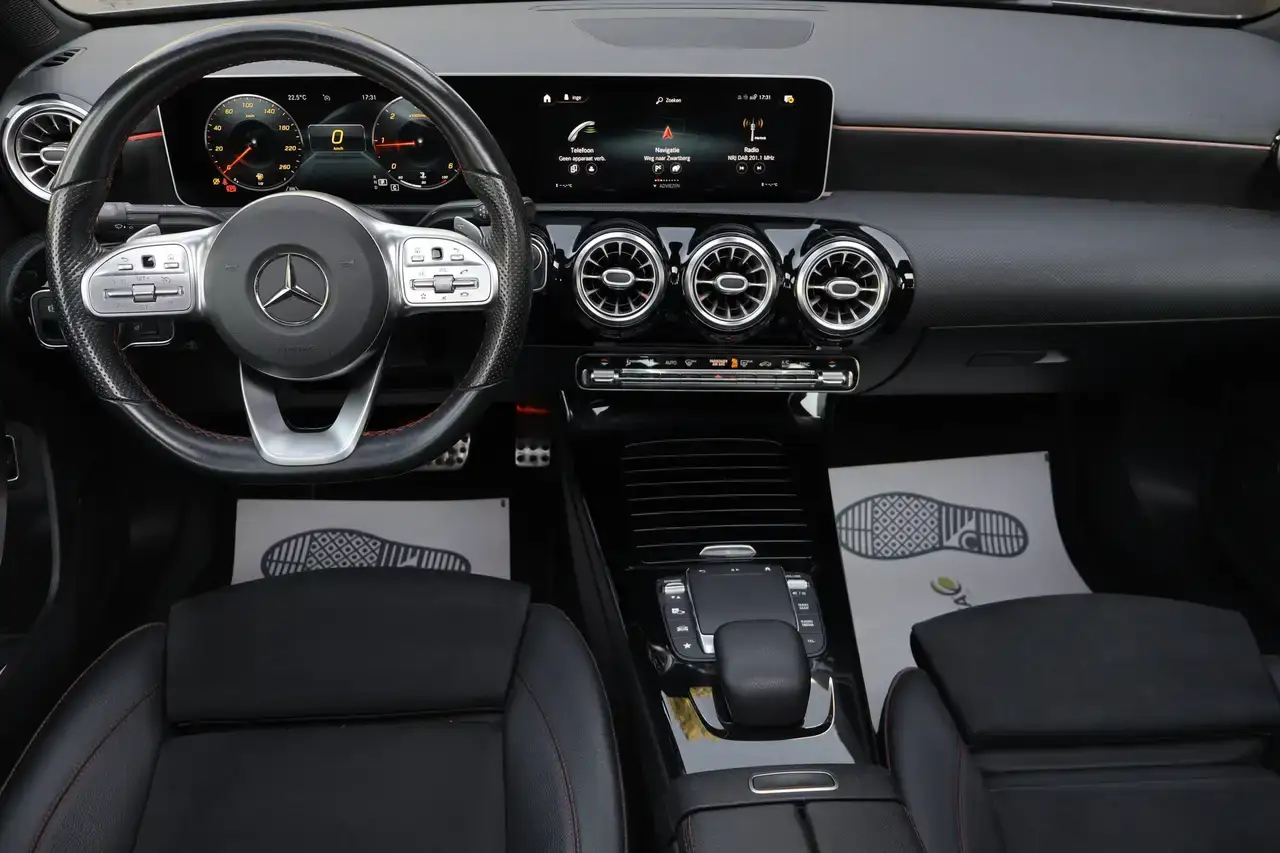 Mercedes-Benz A 180 A 180 d AMG Pakket Memory LED Ambiance PANO Garantie *