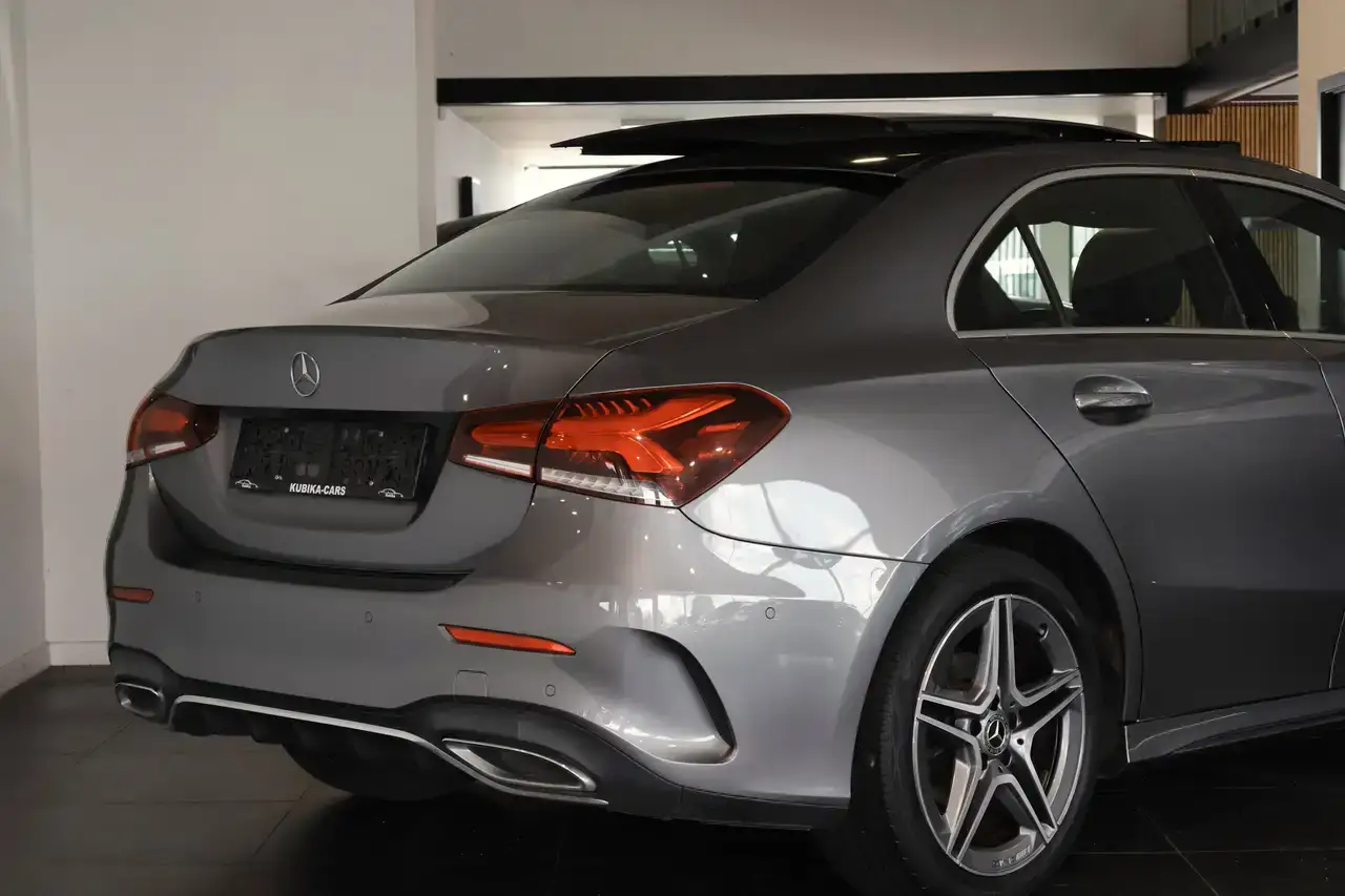 Mercedes-Benz A 180 A 180 d AMG Pakket Memory LED Ambiance PANO Garantie *